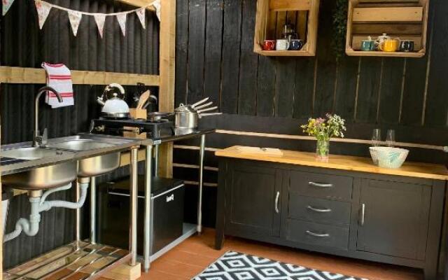 Tregantle Farm Eco Glampsite Super Safari Cabin