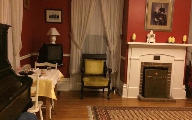 Hollings House B&B