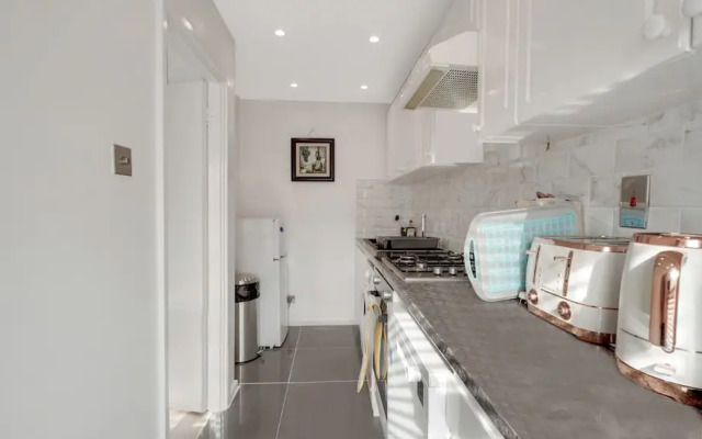 Apartment-sleeps3-heating-television-internet