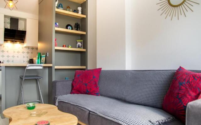 Gorgeous Apartment With Pool and Balcony In Izmir