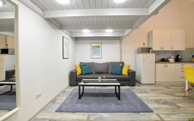 Robinia Apartment