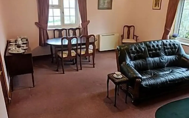 Huntingball Lodge