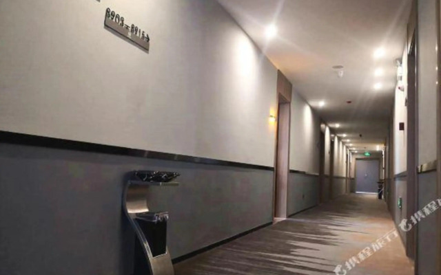 Elong Wanguo Hotel (Nanchang Railway Station Bayi Square)