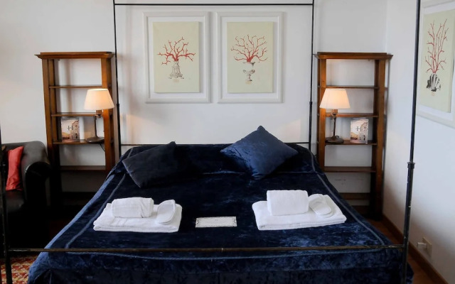 Charming Studio Apartment in Front of the Arno River