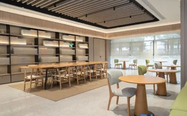JI Hotel (North Gate of Xijindu Scenic Area, Zhenjiang)