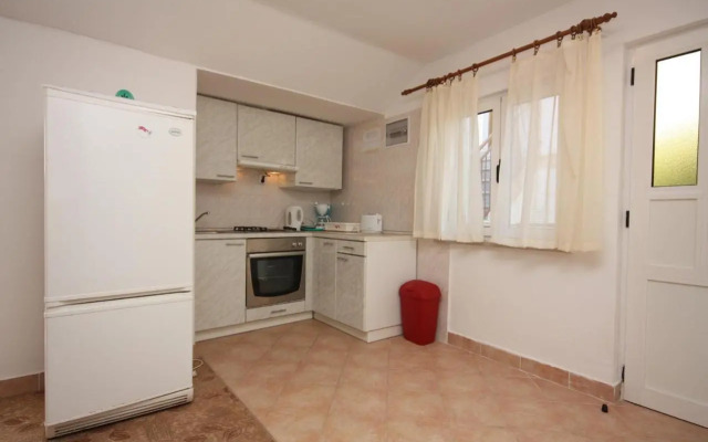 Apartments with a parking space Vinisce, Trogir - 6117