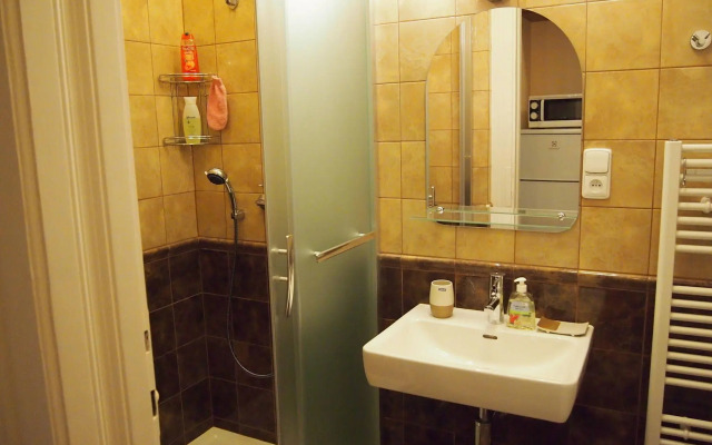 Lira Apartments