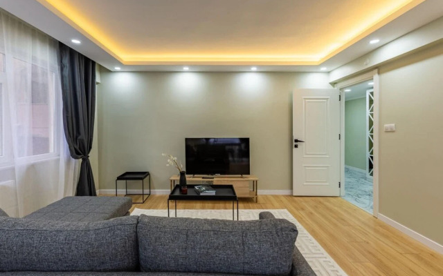 Stylish Flat Near Public Transportation in Maltepe