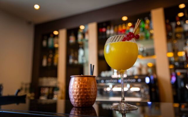 Zenitude Hotel la Valadière, an Ascend Collection Hotel