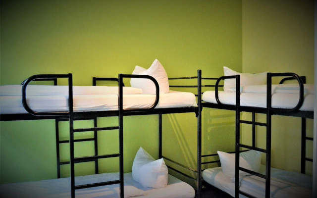 Singer109 Hotel & Hostel