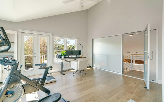 Sarasota Waterfront Pool Home With Dock