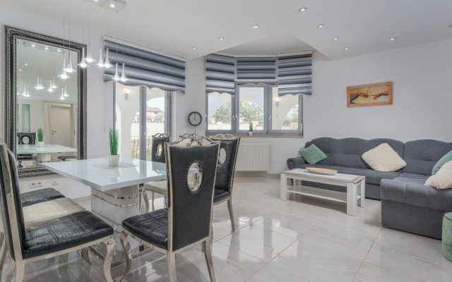 Nicely furnished villa with private pool, BBQ and fenced garden - Villas_and_Bungalows in Porec - Photo 2