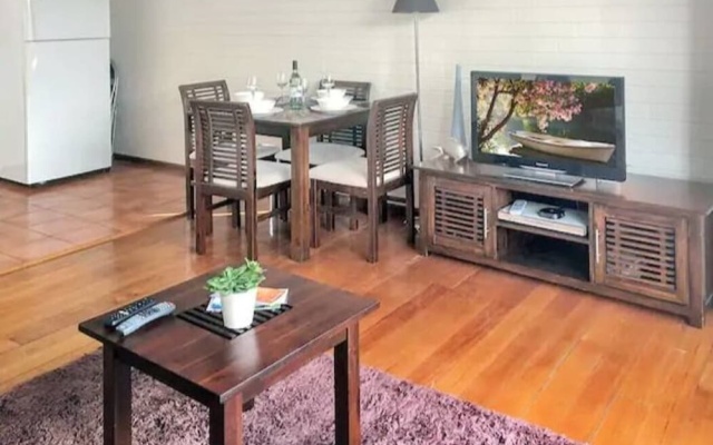Home Near Shops & Beach – Guest Rooms – Melbourne