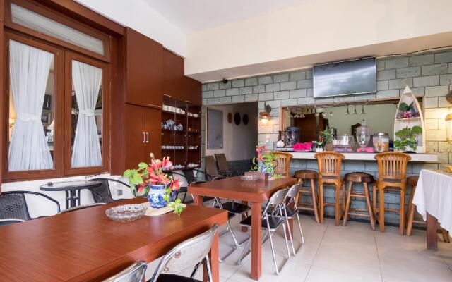 OYO 994 Huber Apartment