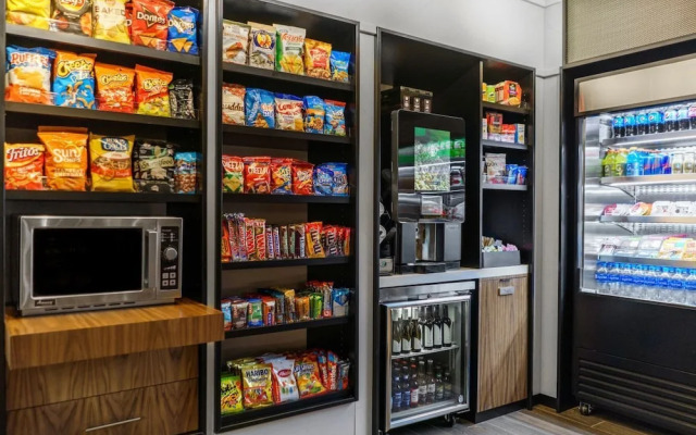 Courtyard By Marriott Madison