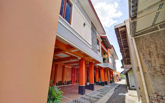 OYO 90768 Endrayanti Inn Syariah