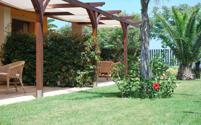 Hotel Baia Di Trainiti