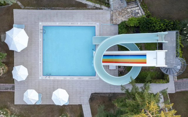 İz Flower Side Beach Hotel