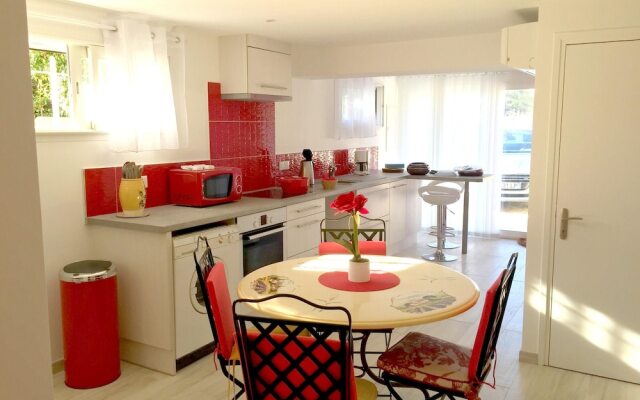 Studio in Vence, With Wonderful City View, Private Pool, Enclosed Gard