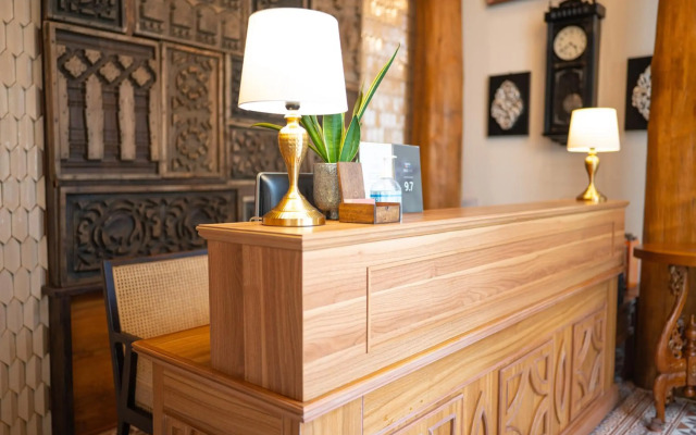 At Gate Thaphae Hotel