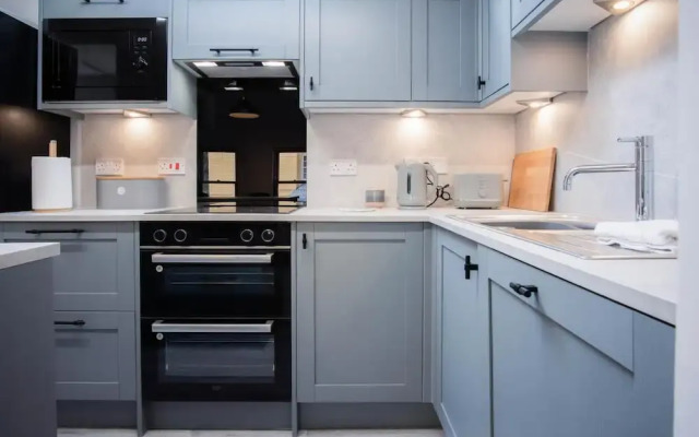 Sandy Steps - 1 Bedroom Apartment - Tenby