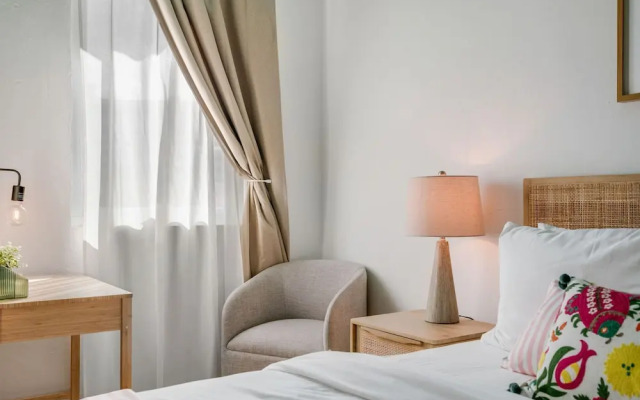 Stylish Apartment Includes Pool Parking in Condado