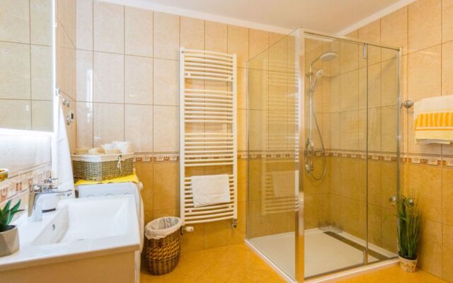 Apartment Cancar Como 34662