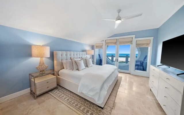 Paradise Loft 3 Bedroom Townhouse by RedAwning