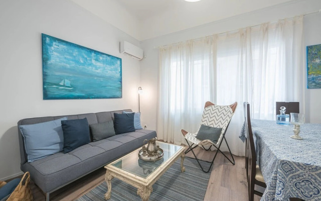 Cloudkeys Spacious Family Home in Thisio