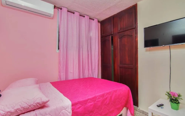 Room in Guest Room - Queen Of Hearts - Rh