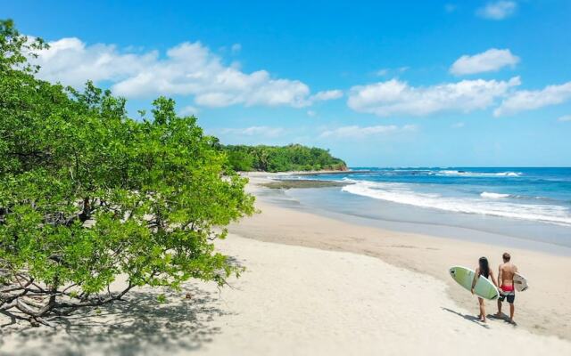 Iguana Surf Beachfront Cabinas