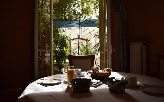 Hotel Henri IV