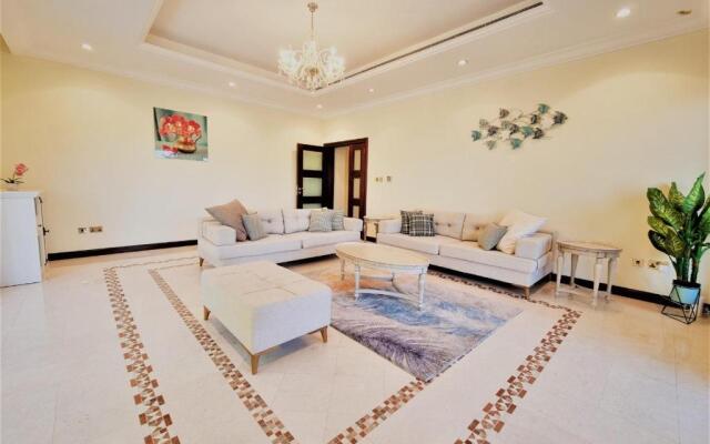 Palm Jumeirah Stunning 4BHK Villa