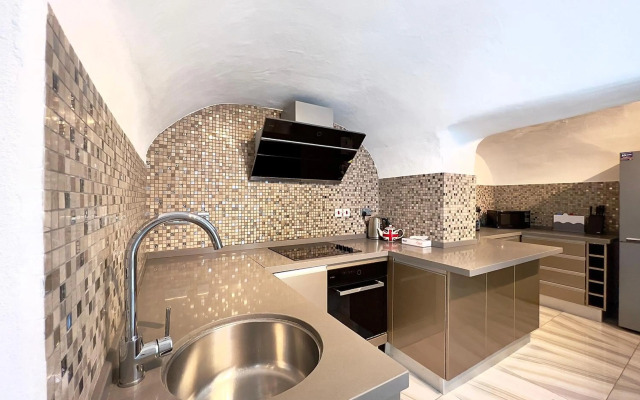 Spacious Two Bedroom Apartment in Westminster