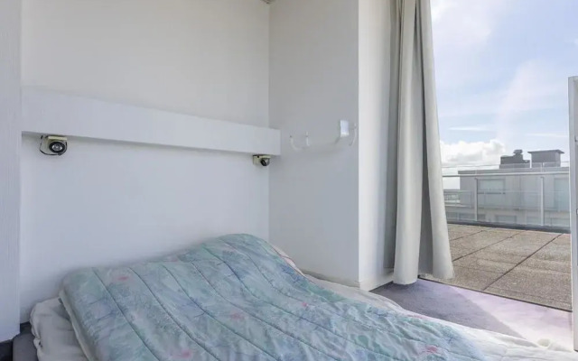 Apartment on Zeedijk With Sea Views