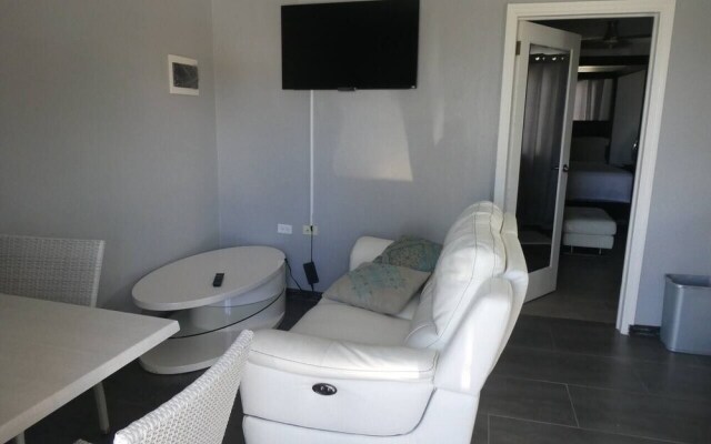 Sun Tan Apartment 15, Near the Ocean