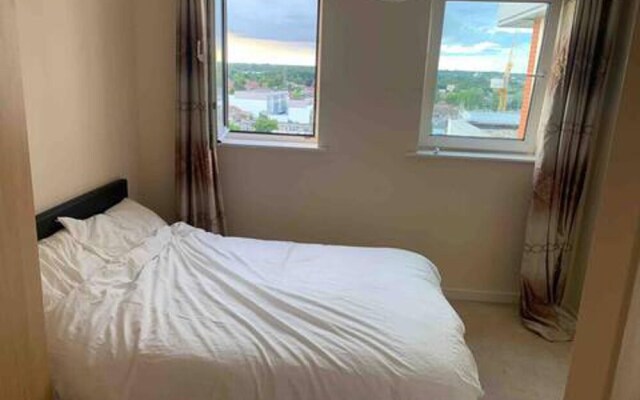 Charming 2-bed Apartment in Slough