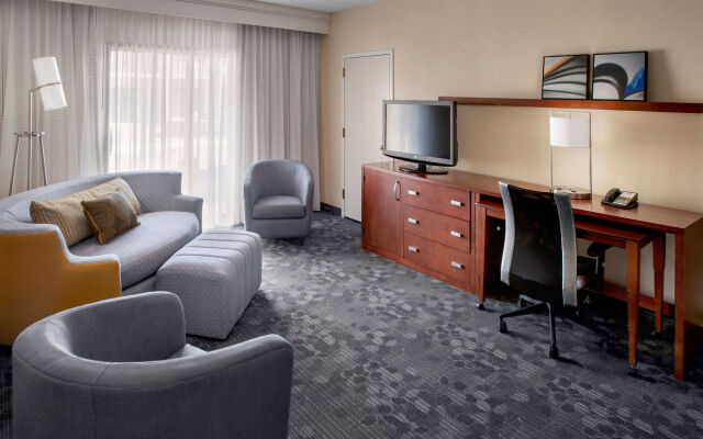 Courtyard By Marriott Hartford/Windsor Airport