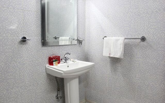 OYO 4096 Hotel Divyanshi