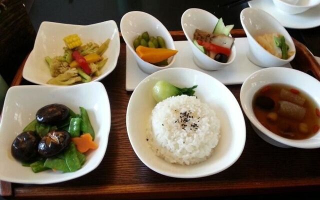 Ruyi Ge Putongshan International Buddhism Culture Communication Center