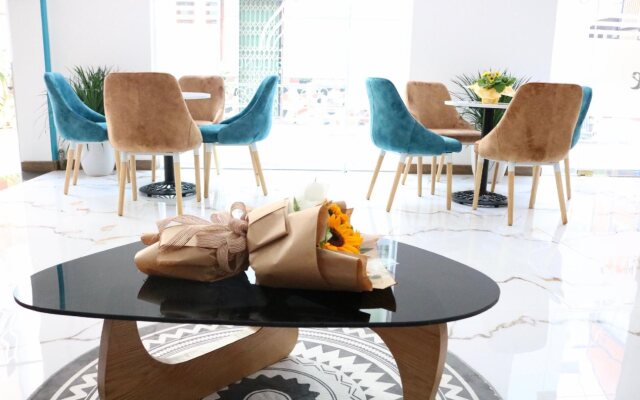 Phuong Dong Hotel & Apartment
