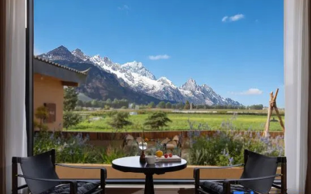 Shanju Yun | Alpine Retreat · Golden Sunrise Curated Panoramic Picturesque Residence (Shuhe Branch) – Outside – Lijiang