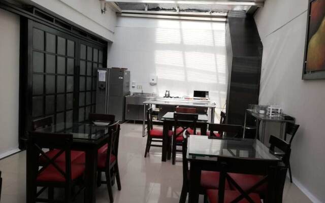 American Deluxe Hotel BC