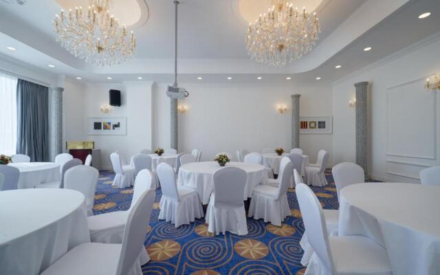 GoldOne Hotel & Suites