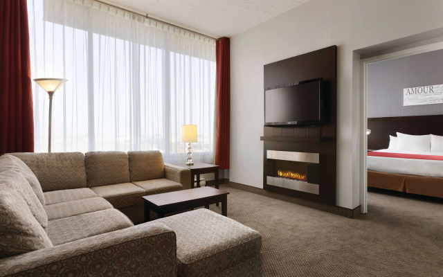 Travelodge by Wyndham Hotel & Convention Centre Quebec City