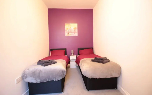 Lovely 2-bed Downstairs Apartment