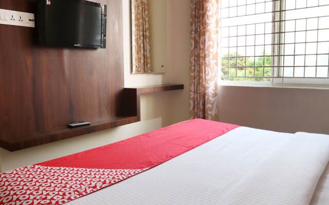OYO 11615 Lotus Inn