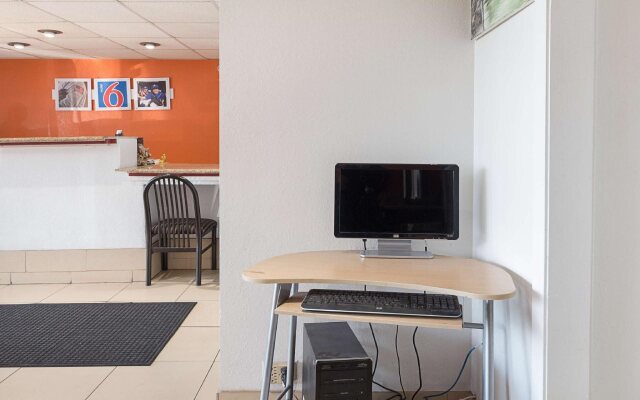 Econo Lodge Central