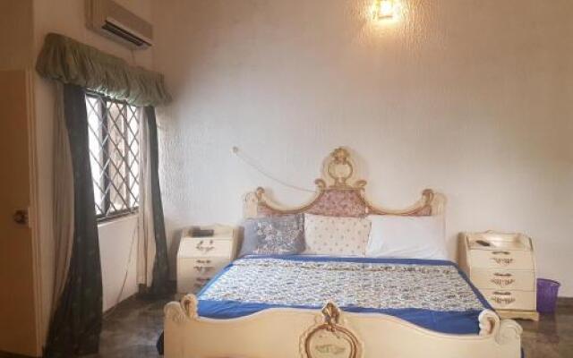 Hatfield Hotel And Suites