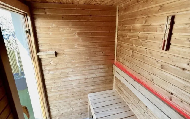 Four Corners Holiday Home with Hot Tub & Sauna